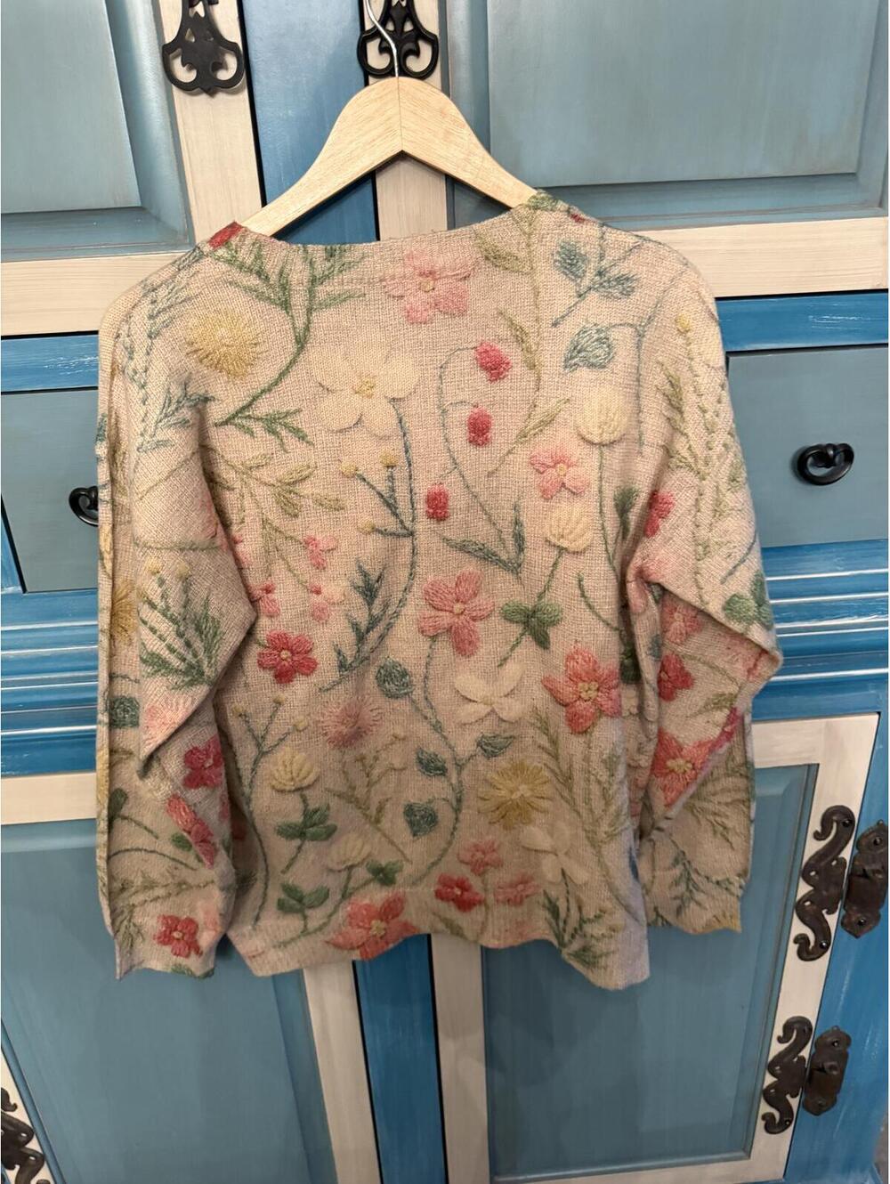 Floral Pattern Beige Sweater Size Large - Picture 2 of 3